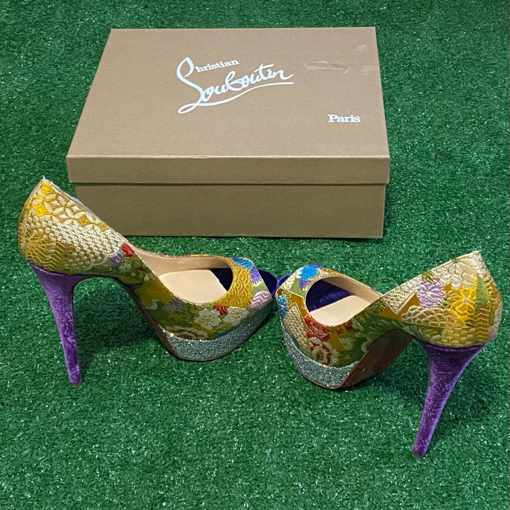 CHRISTIAN LOUBOUTIN, size 41, BRAND NEW, never worn